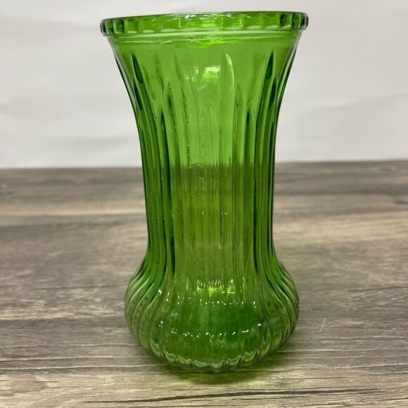 Vintage E.O. Brody Co. Emereld Green Glass Vase 6” - Picture 1 of 9